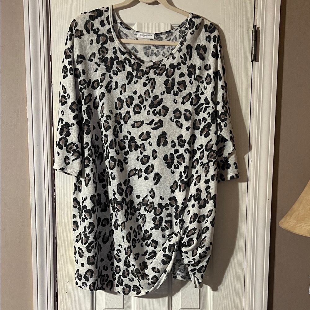 Chic Soul Gray Leopard Print Top